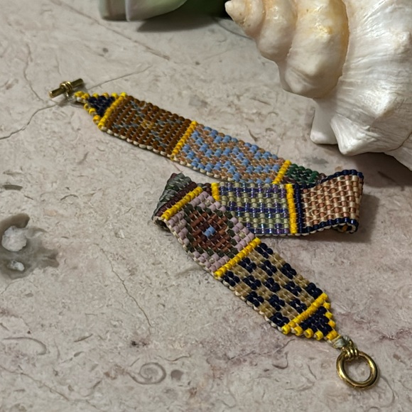 New Handmade Beaded Bracelet-Seed Beads in a Quilt Pattern-Gold Tone Closure - Picture 2 of 16